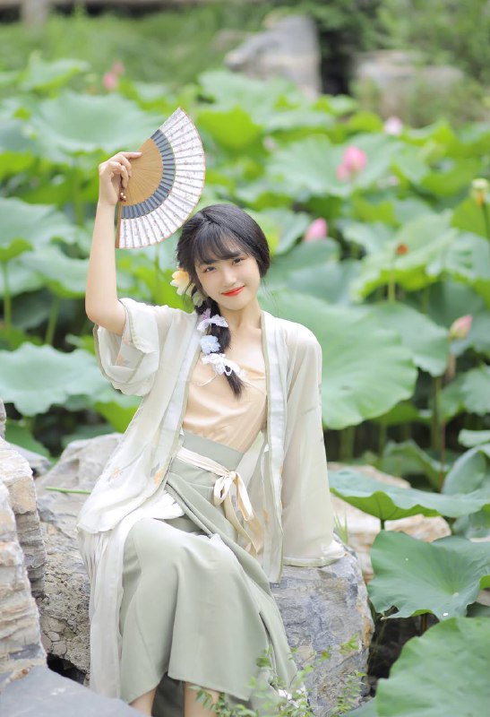 “温婉荷风入夏”