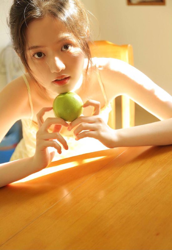 “携一颗青绿色的果子迎接原味的夏天”