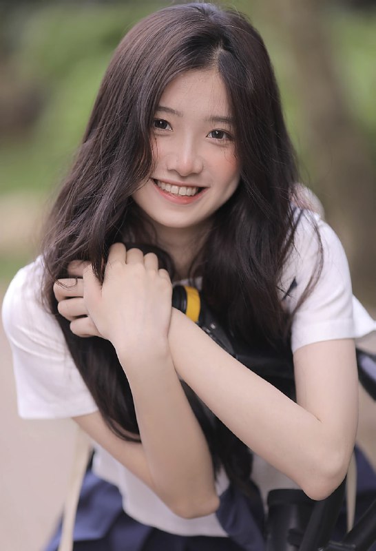 ”你不一定非得长成玫瑰,你乐意的话,做茉莉,做雏菊,做无名小花,做千千万万“