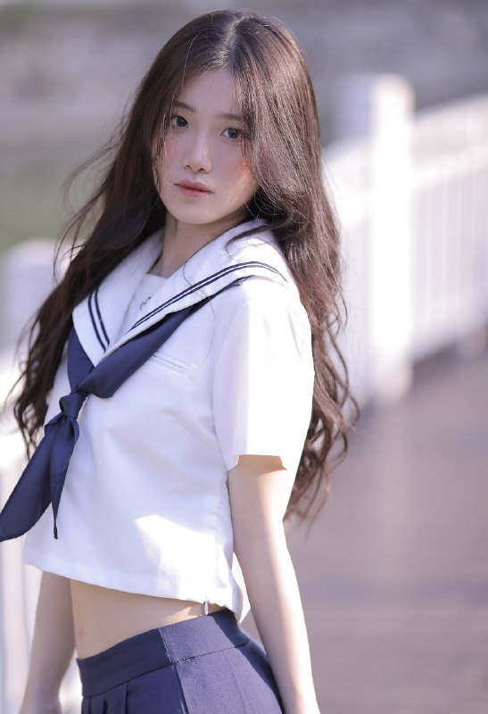 ”你不一定非得长成玫瑰,你乐意的话,做茉莉,做雏菊,做无名小花,做千千万万“