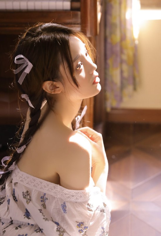 “草莓蛋糕的第一口给你 冬日的温暖阳光给你 雨后的清新空气给你 清晨的第一眼也给你”