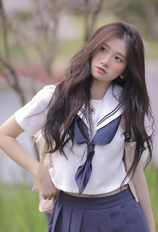 ”你不一定非得长成玫瑰,你乐意的话,做茉莉,做雏菊,做无名小花,做千千万万“