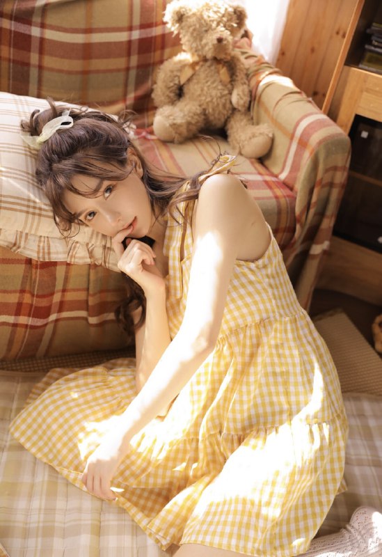 “你好可爱 说话可爱写字可爱翘腿也可爱 睡觉可爱沉默可爱 看我的时候最可爱”