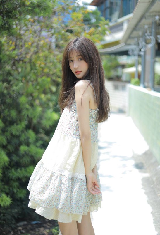 “生活原本沉闷、但跑起来会有风🍃”