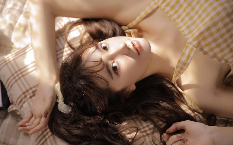 “你好可爱 说话可爱写字可爱翘腿也可爱 睡觉可爱沉默可爱 看我的时候最可爱”