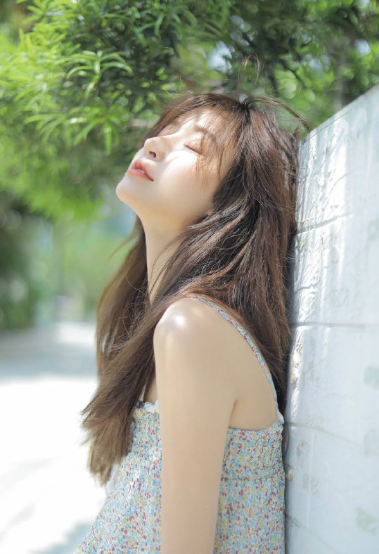 “生活原本沉闷、但跑起来会有风🍃”