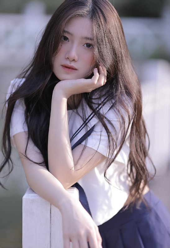 ”你不一定非得长成玫瑰,你乐意的话,做茉莉,做雏菊,做无名小花,做千千万万“