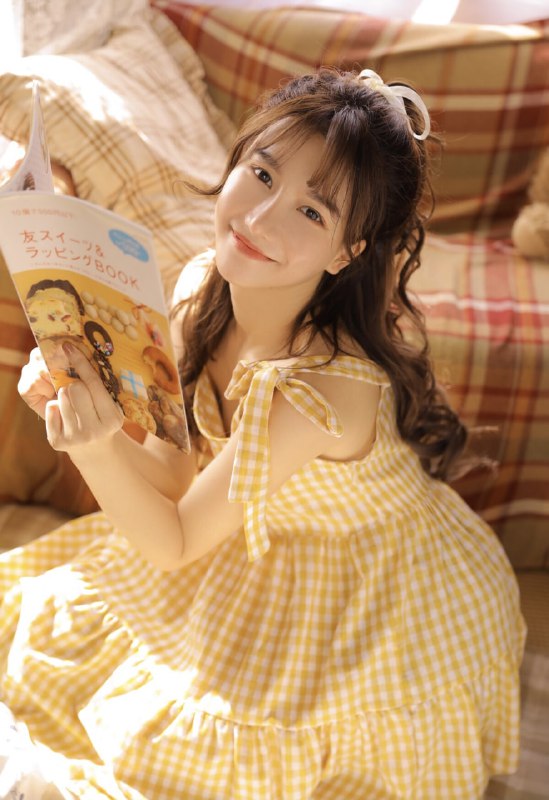 “你好可爱 说话可爱写字可爱翘腿也可爱 睡觉可爱沉默可爱 看我的时候最可爱”