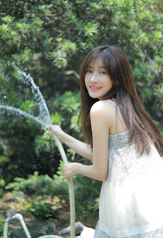 “生活原本沉闷、但跑起来会有风🍃”